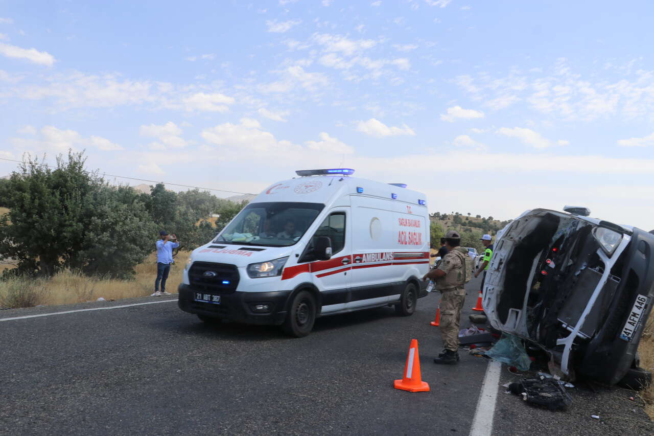 Yürek yakan kaza! 3 ölü, 11 yaralı var 5